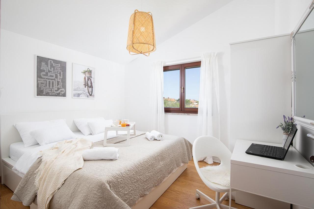 Cesare Apartment, With Swimming Pool And Sea View Ližnjan المظهر الخارجي الصورة