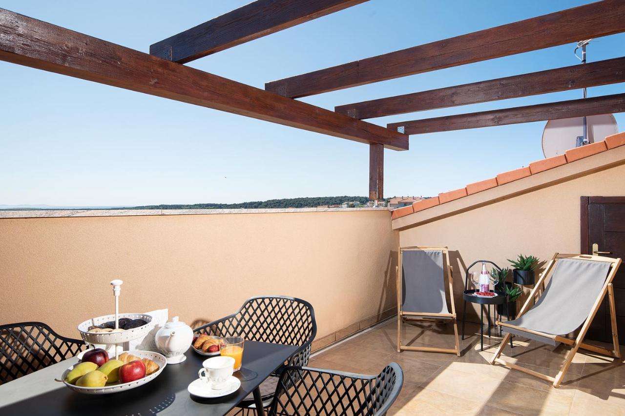 Cesare Apartment, With Swimming Pool And Sea View Ližnjan المظهر الخارجي الصورة