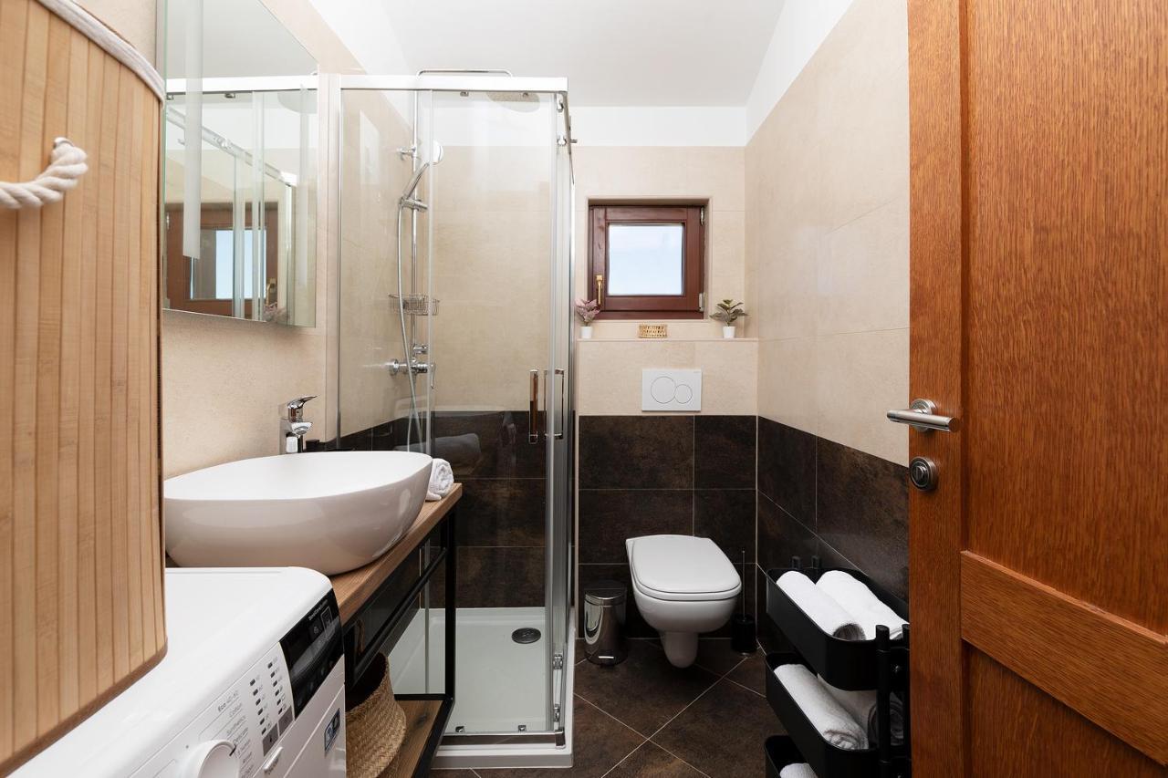 Cesare Apartment, With Swimming Pool And Sea View Ližnjan المظهر الخارجي الصورة